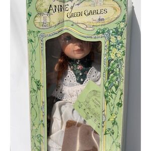 "Anne of Green Gables" porcelain doll Original from Canada 2308/5000 new in box